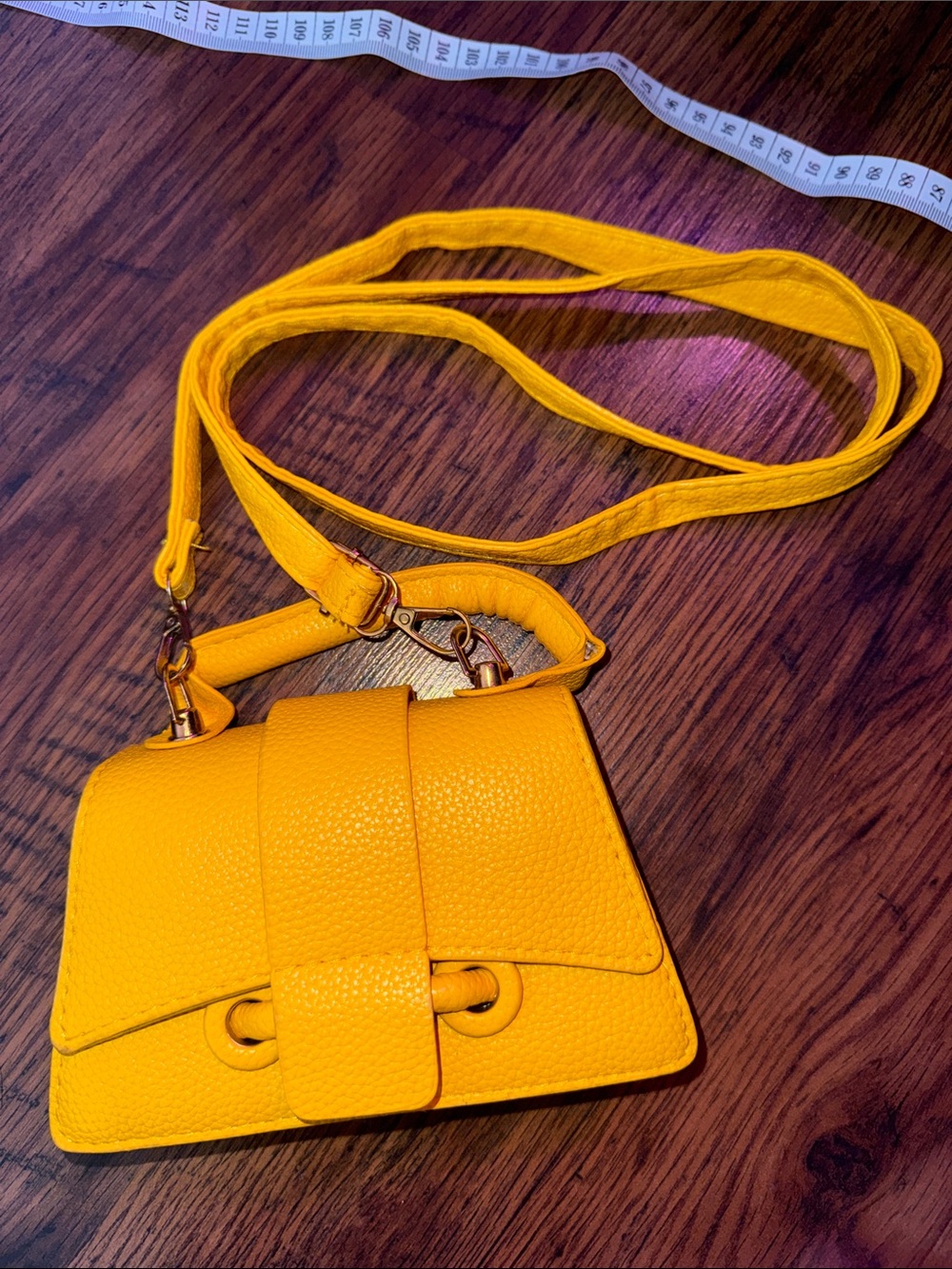 Yellow Mini Crossbody Leather Shoulder Bag 40.Mon.B1